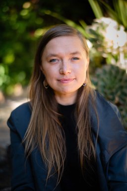 Photo of Anna Leshinskaya