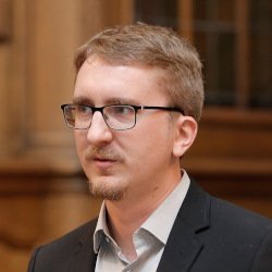 Photo of Guy Van den Broeck